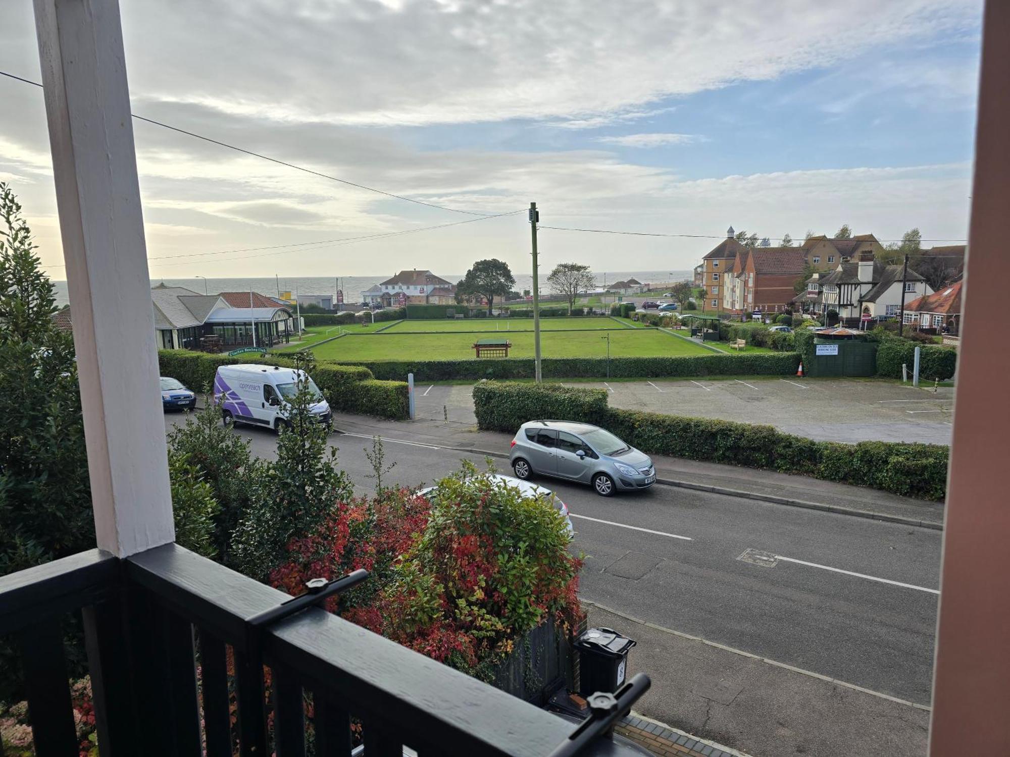 Martello Bay Hotel Clacton-on-Sea Exterior photo